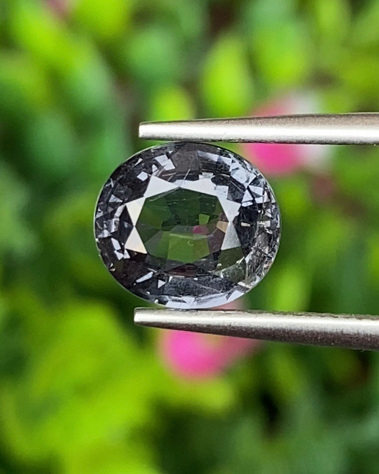 สปิเนล Natural Spinel