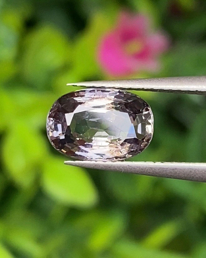 สปิเนล Natural Spinel