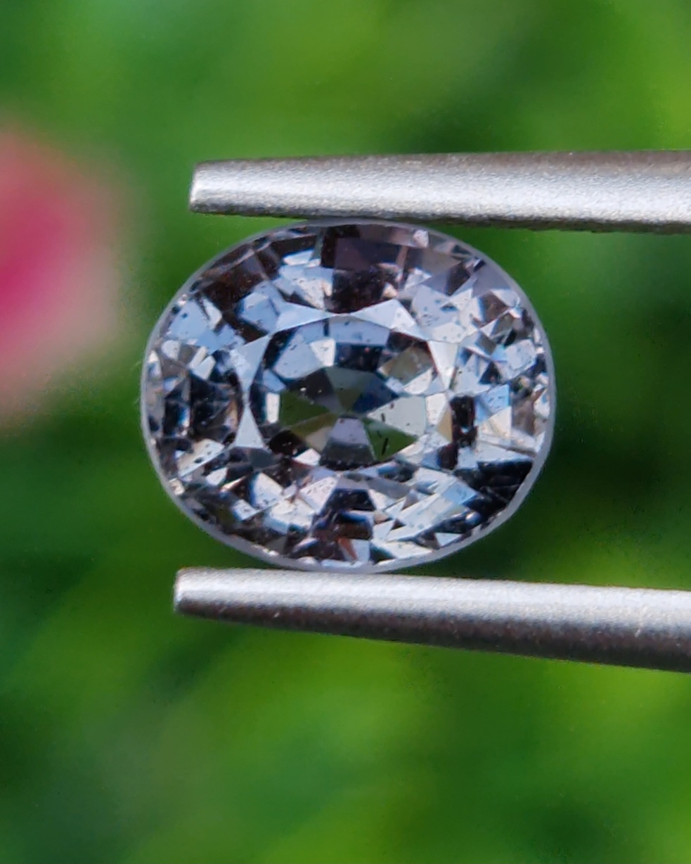 สปิเนล Natural Spinel