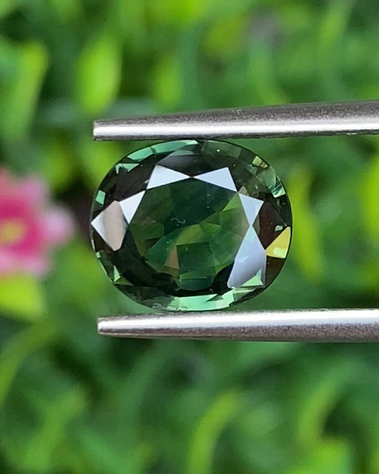 พลอย เขียวส่อง Green sapphire