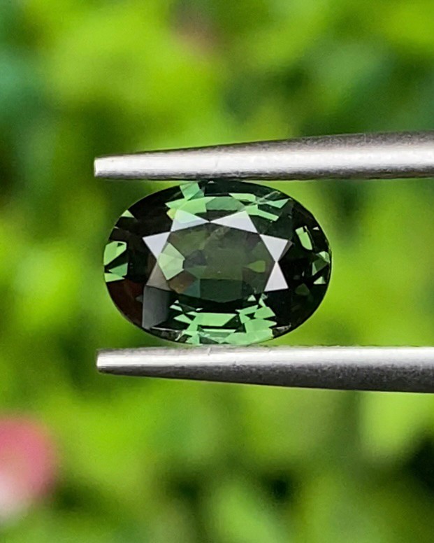 พลอย เขียวส่อง Green sapphire