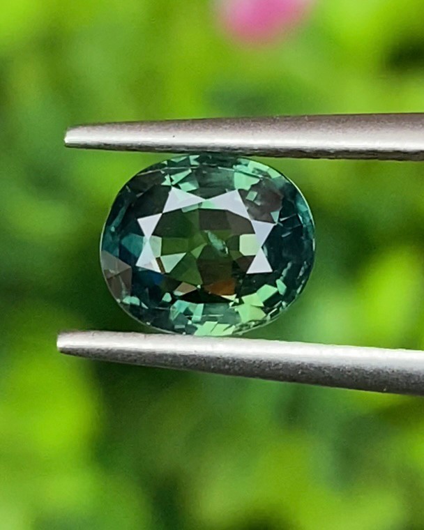 พลอย เขียวส่อง Green sapphire