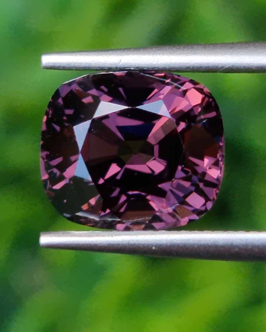 สปิเนล Natural Spinel