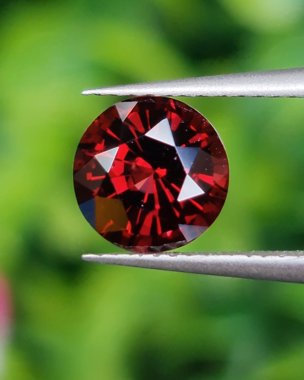 สปิเนล Natural Spinel