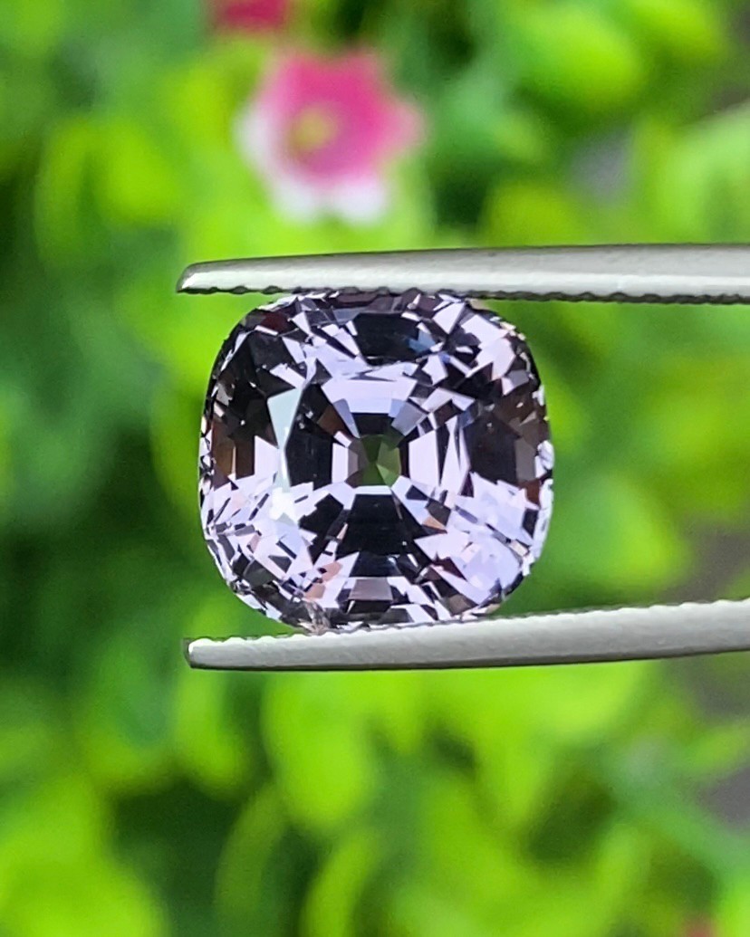 สปิเนล Natural Spinel