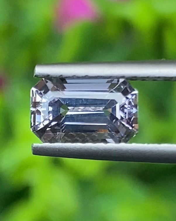 สปิเนล Natural Spinel