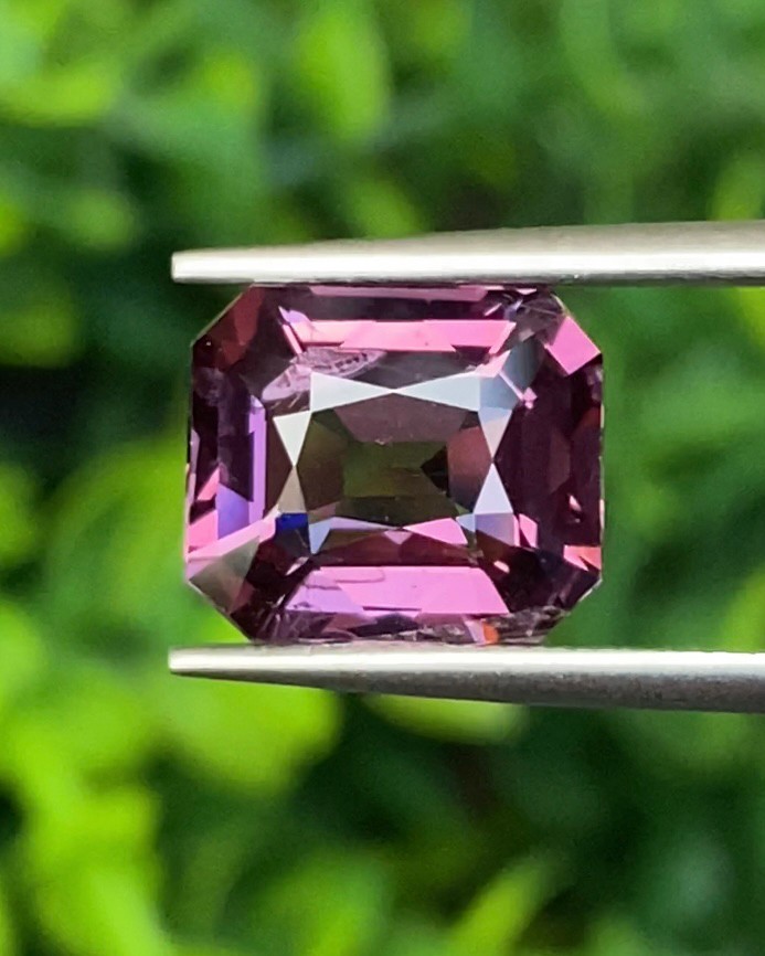 สปิเนล Natural Spinel