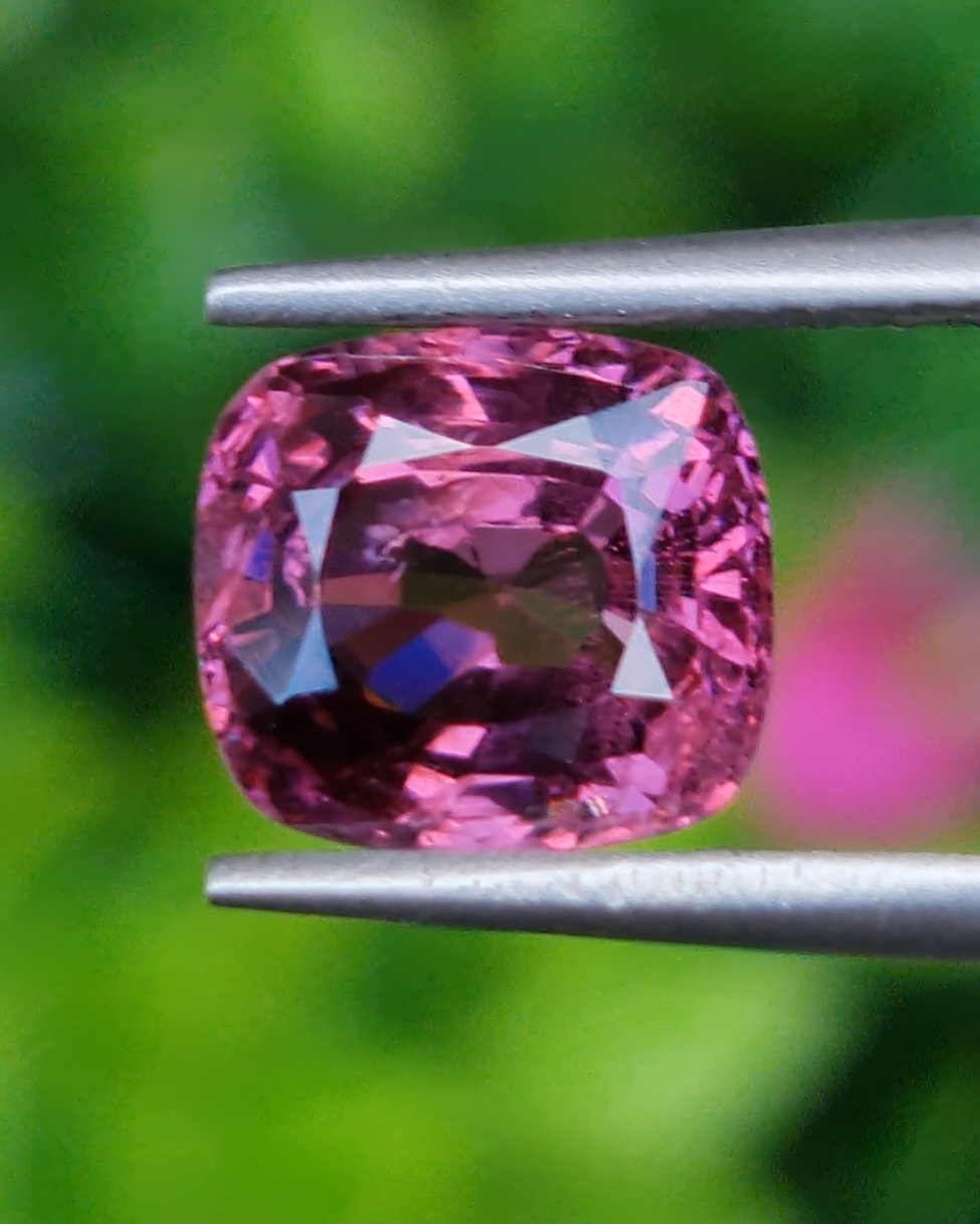 สปิเนล Natural Spinel