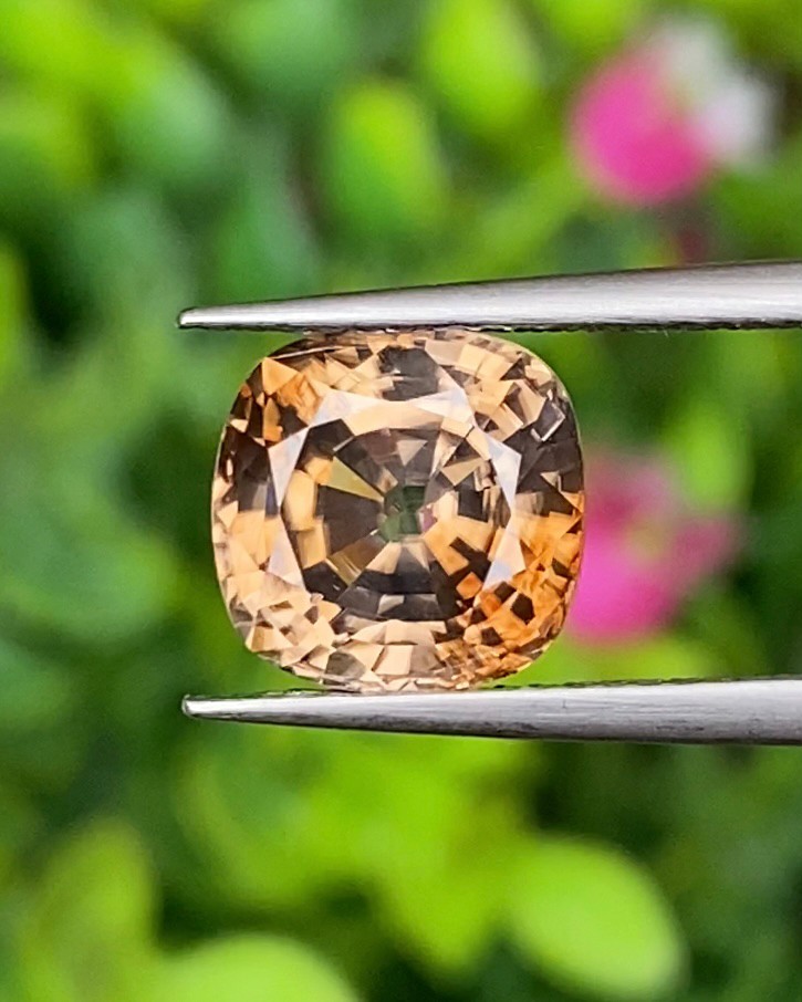 เพทาย Natural Zircon