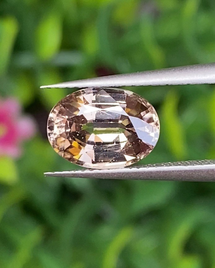 เพทาย Natural Zircon