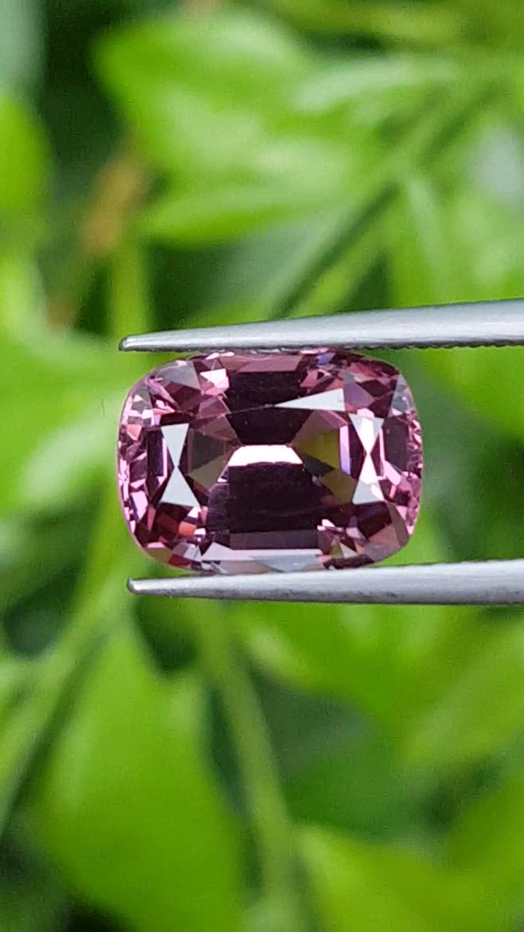 สปิเนล Natural Spinel