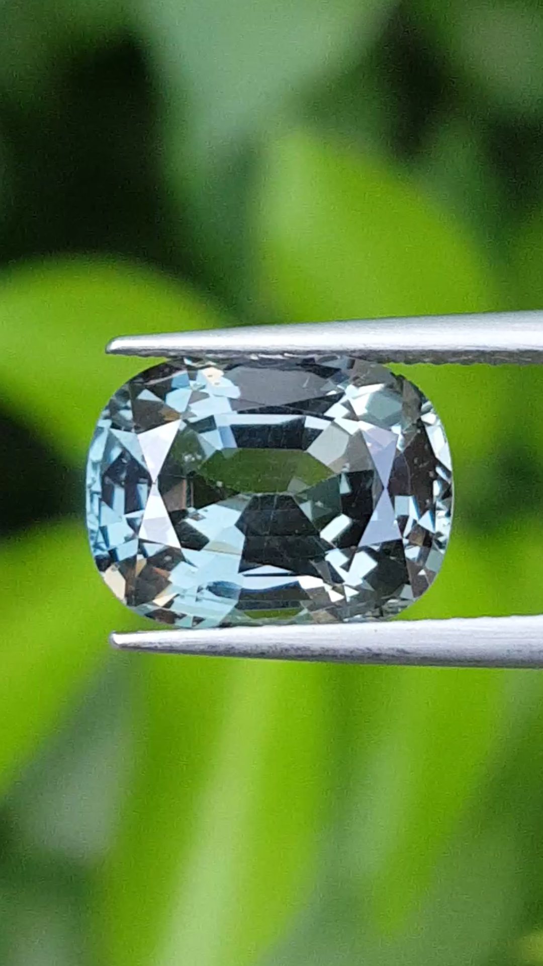 สปิเนล Natural Spinel