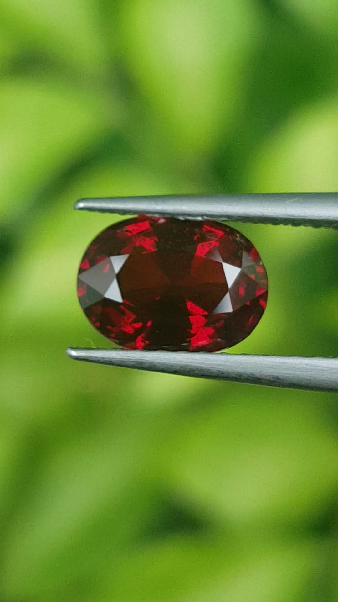 สปิเนล Natural Spinel