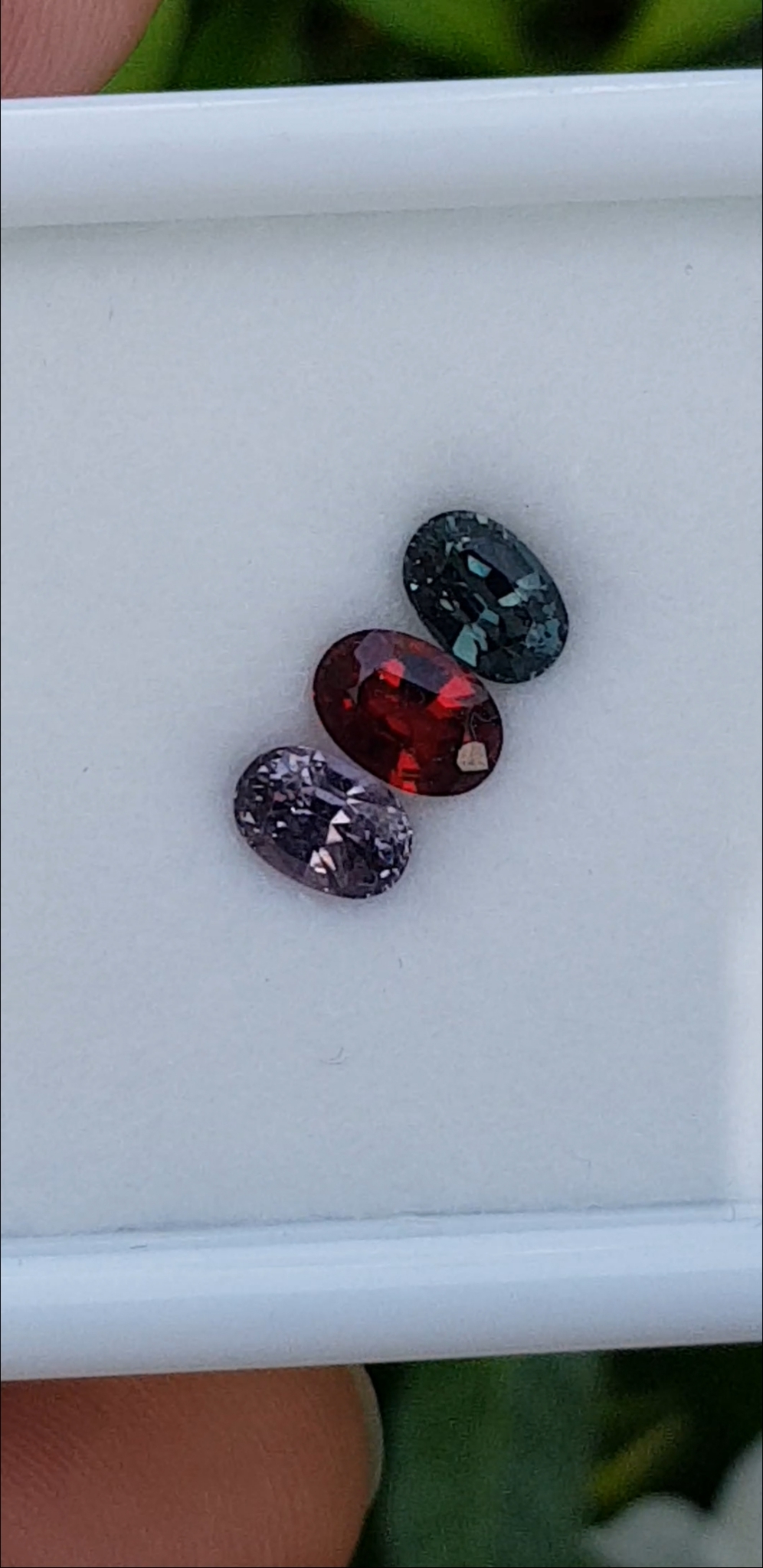 สปิเนล Natural Spinel