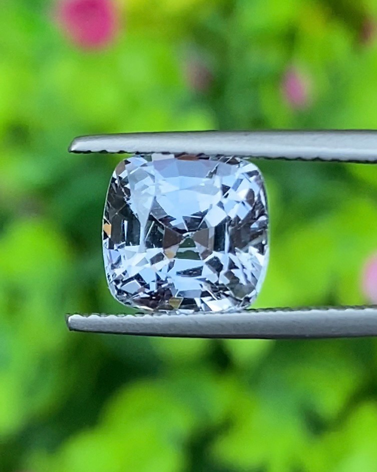 สปิเนล Natural Spinel