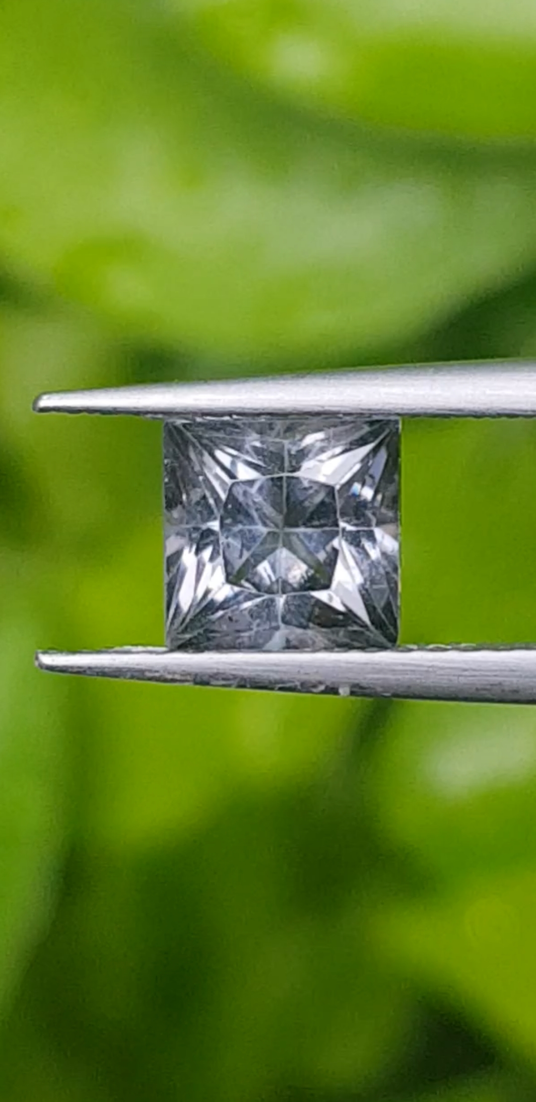 สปิเนล Natural Spinel