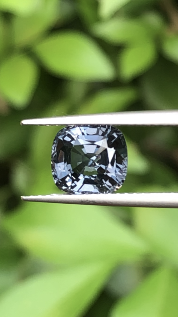 สปิเนล Natural Spinel