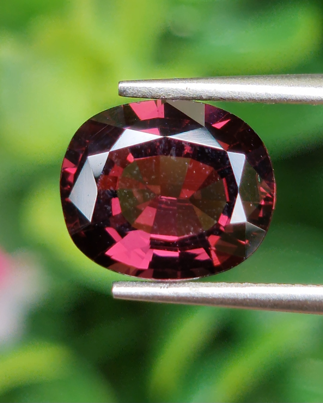 สปิเนล Natural Spinel
