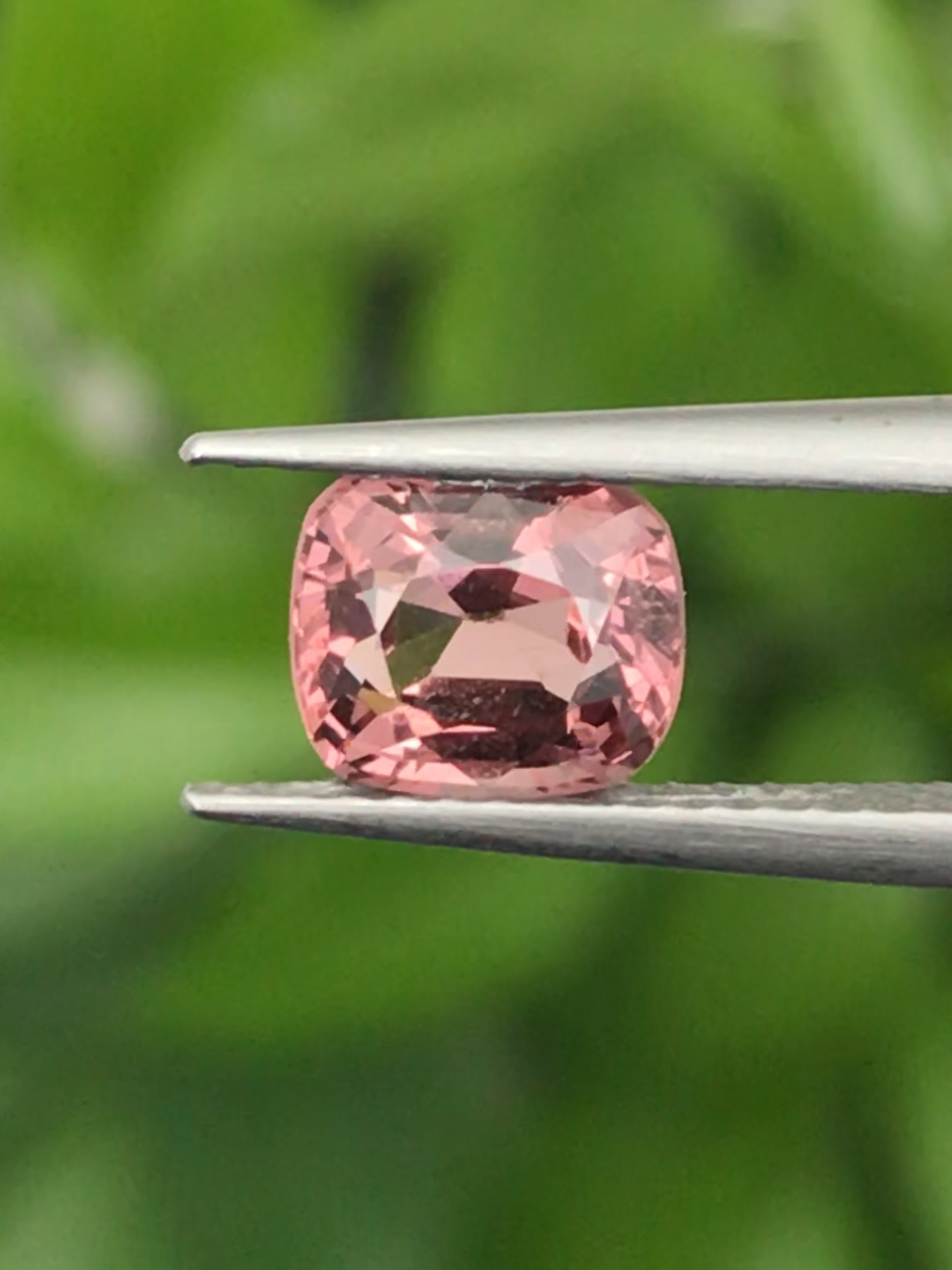 สปิเนล Natural Spinel