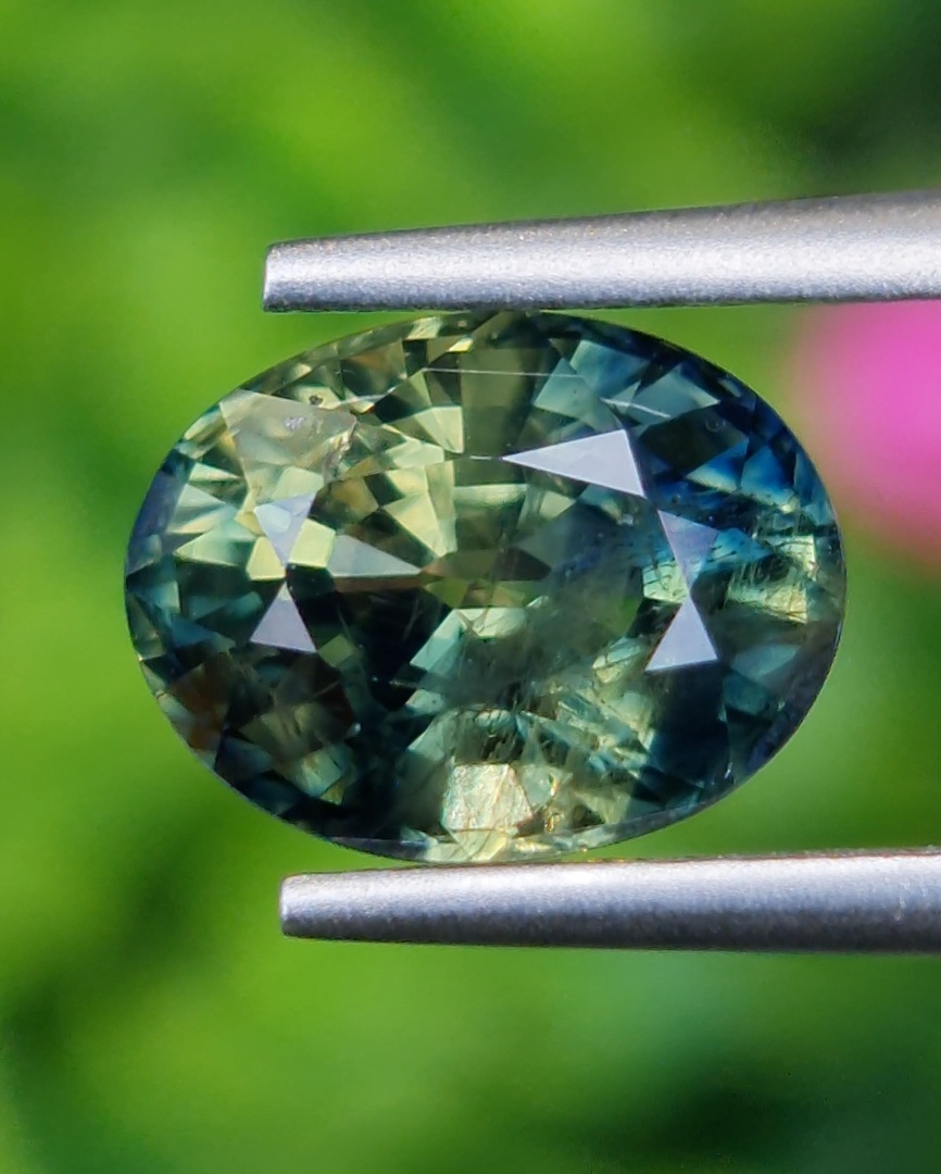 แซฟไฟร์ 3 สี Tri-Color Sapphire