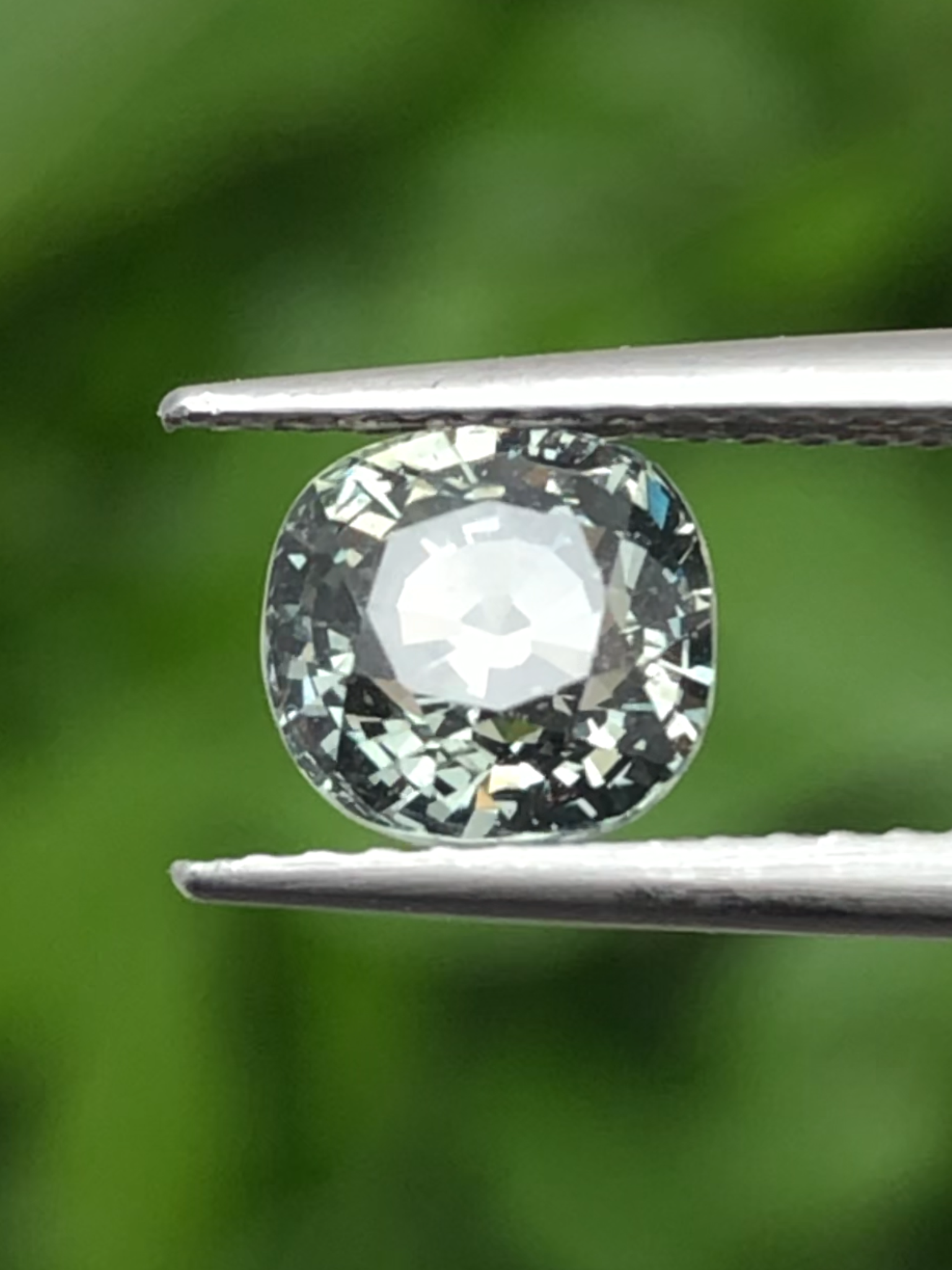 พลอย เขียวส่อง Green sapphire