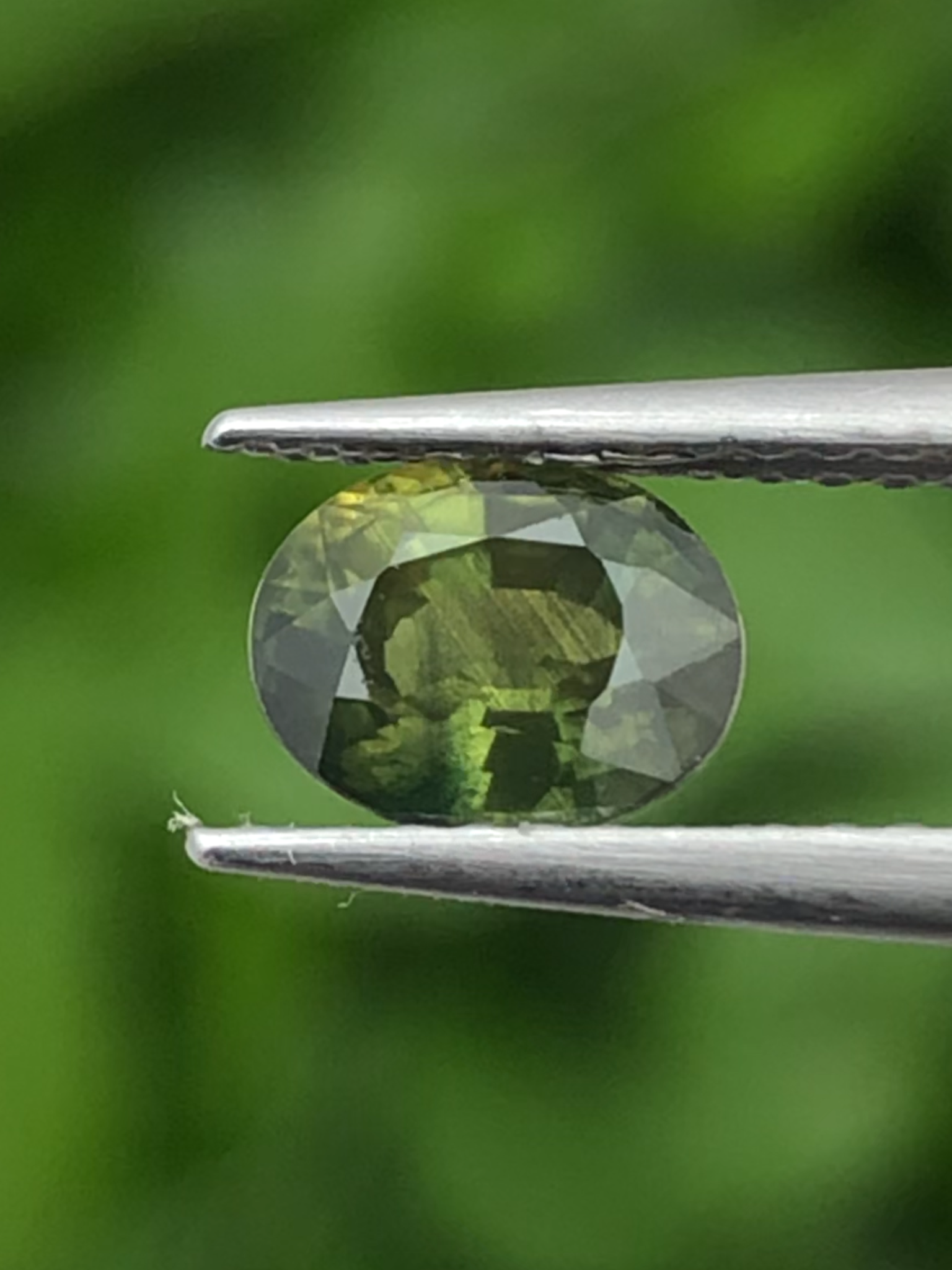 พลอย เขียวส่อง Green sapphire