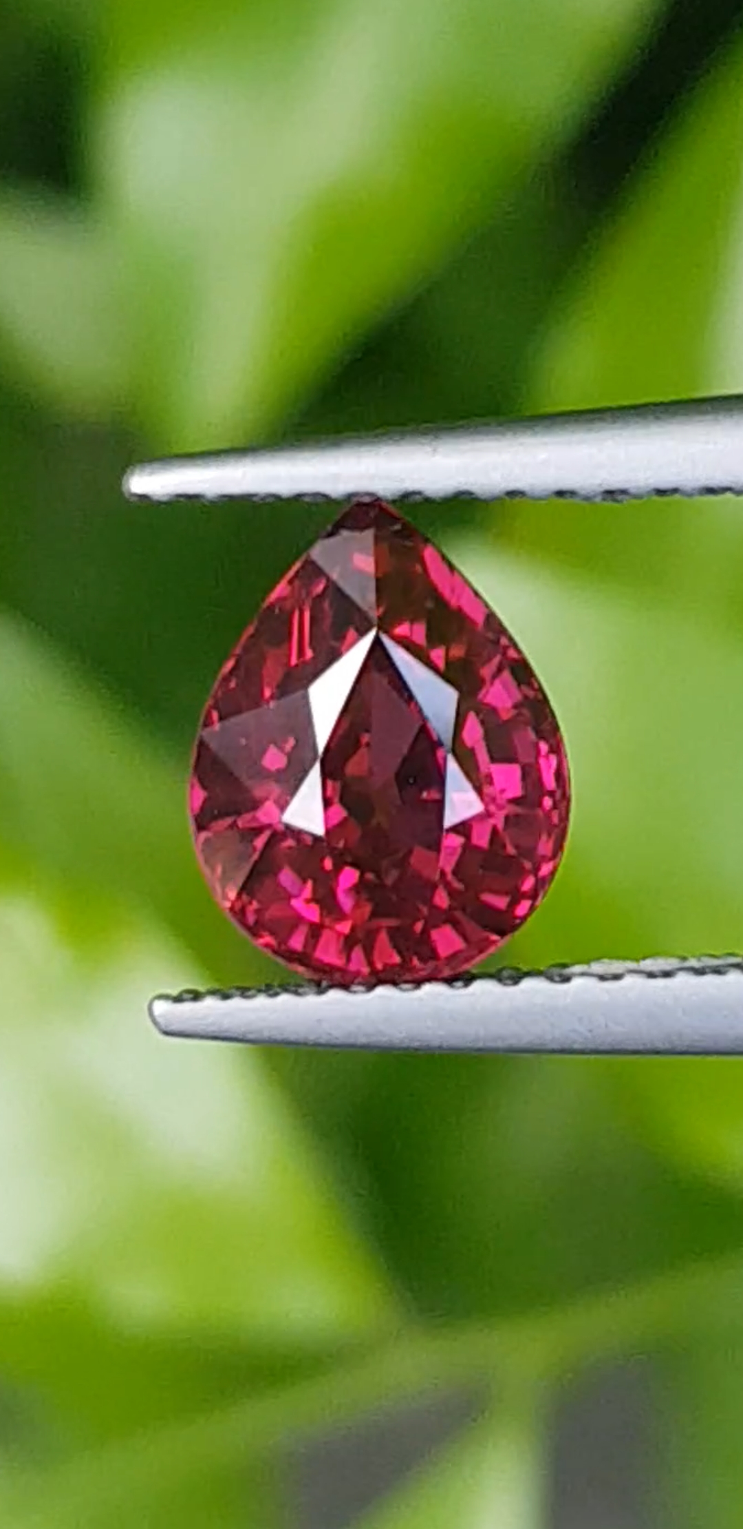 โรโดไลต์ กาเน็ท Natural Rhodolite Garnet