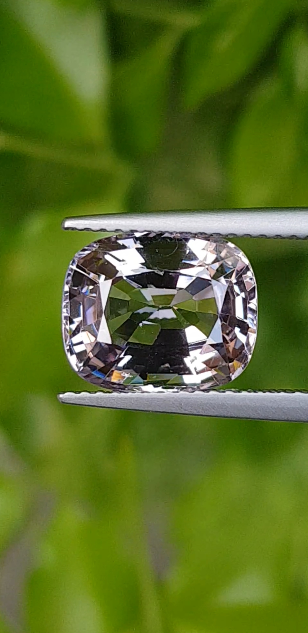 สปิเนล Natural Spinel