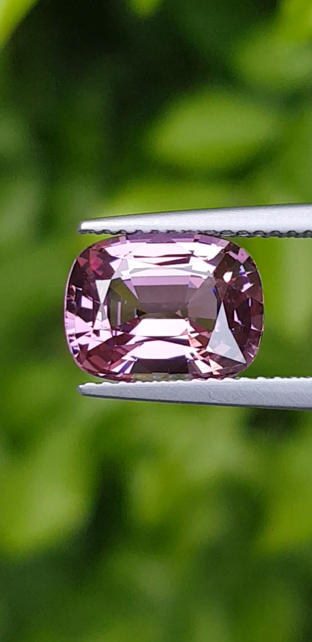 สปิเนล Natural Spinel