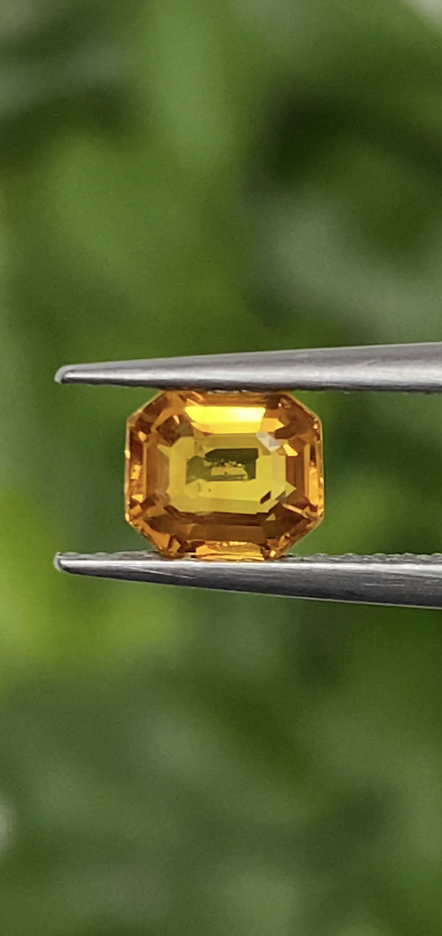 บุษราคัม (Yellow Sapphire)