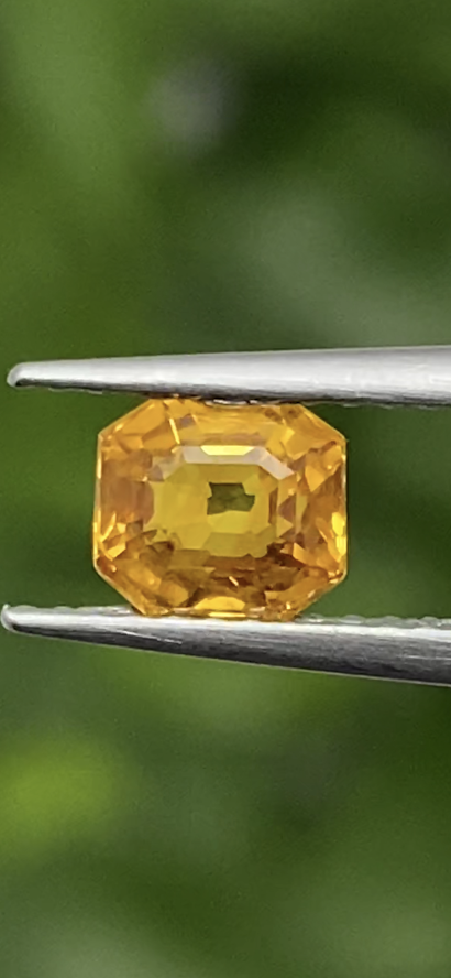 บุษราคัม (Yellow Sapphire)