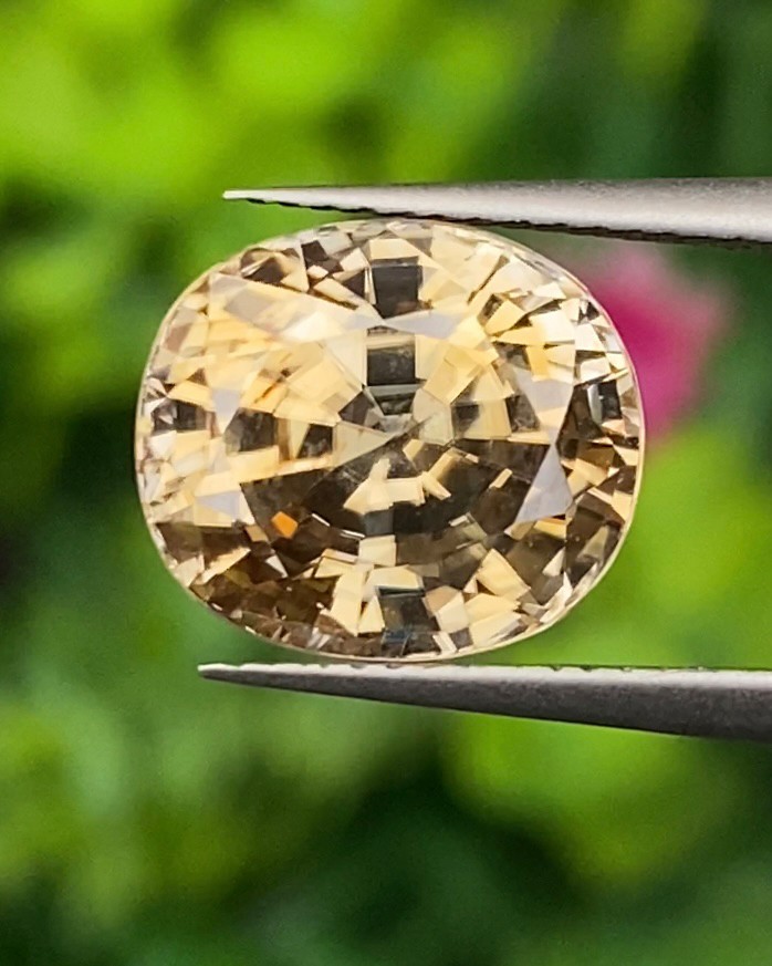 เพทาย Natural Zircon