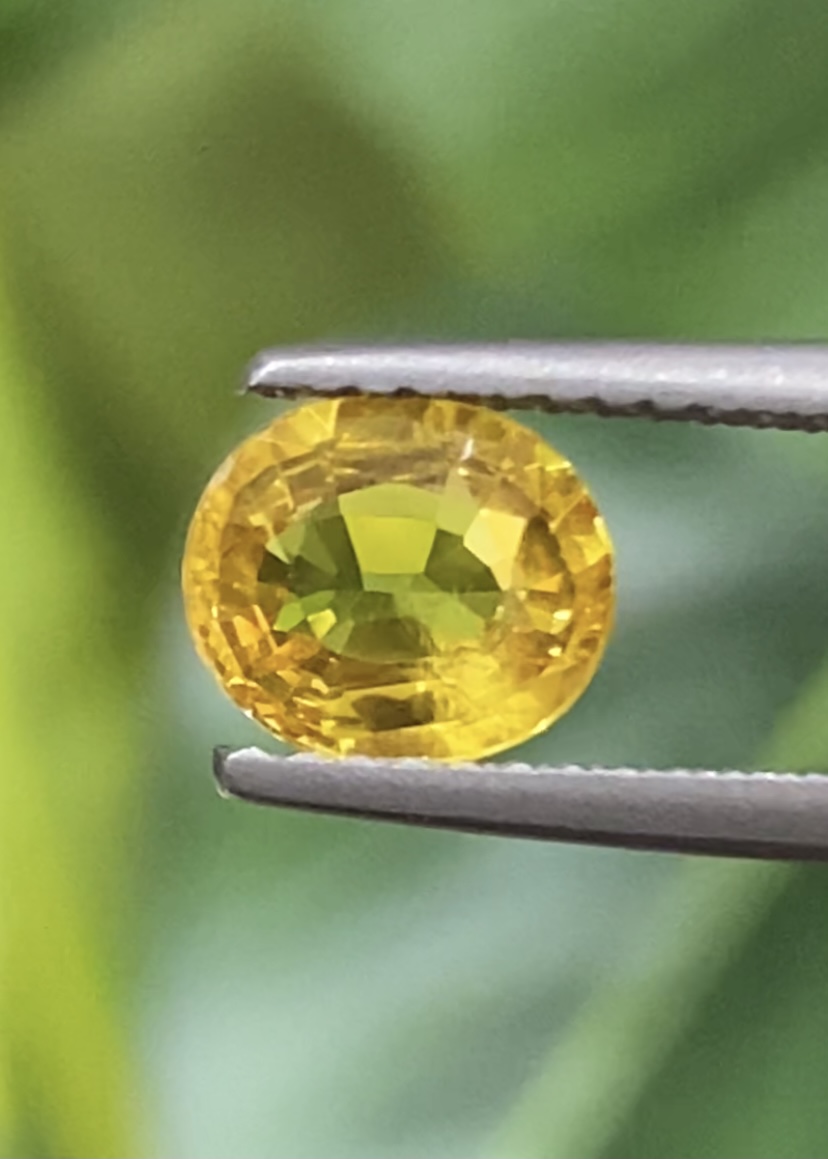 บุษราคัม (Yellow Sapphire)