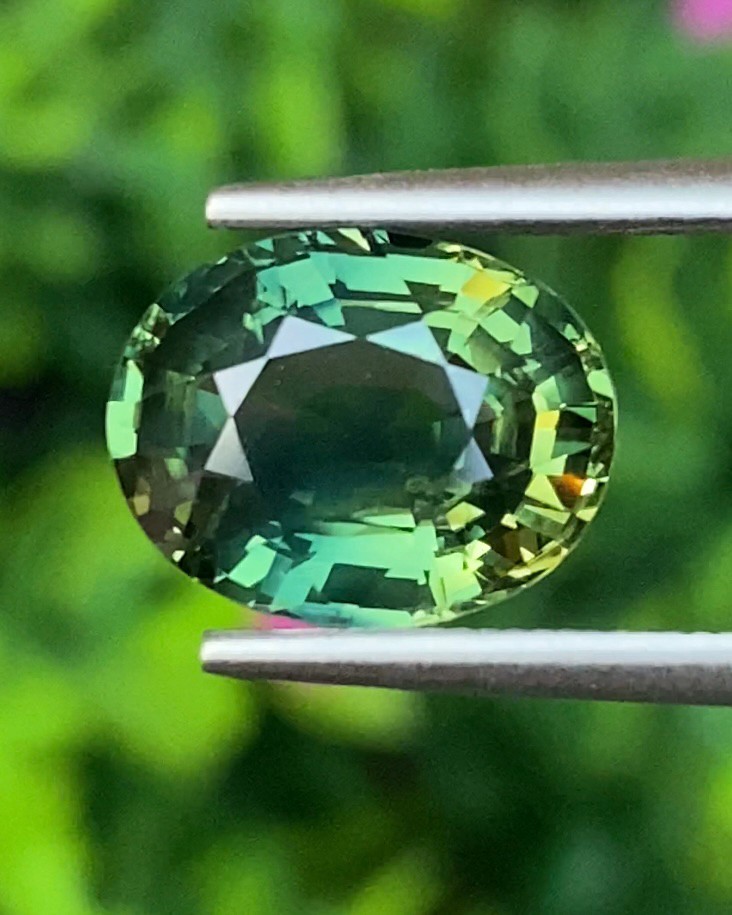 พลอย เขียวส่อง Green sapphire