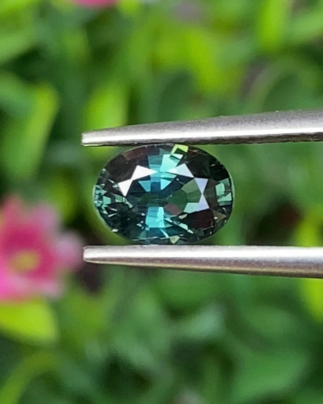 พลอย เขียวส่อง Green sapphire
