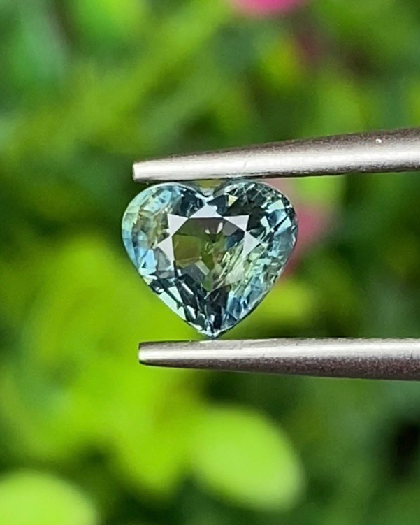 พลอย เขียวส่อง Green sapphire