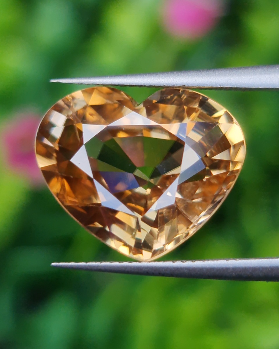 เพทาย Natural Zircon