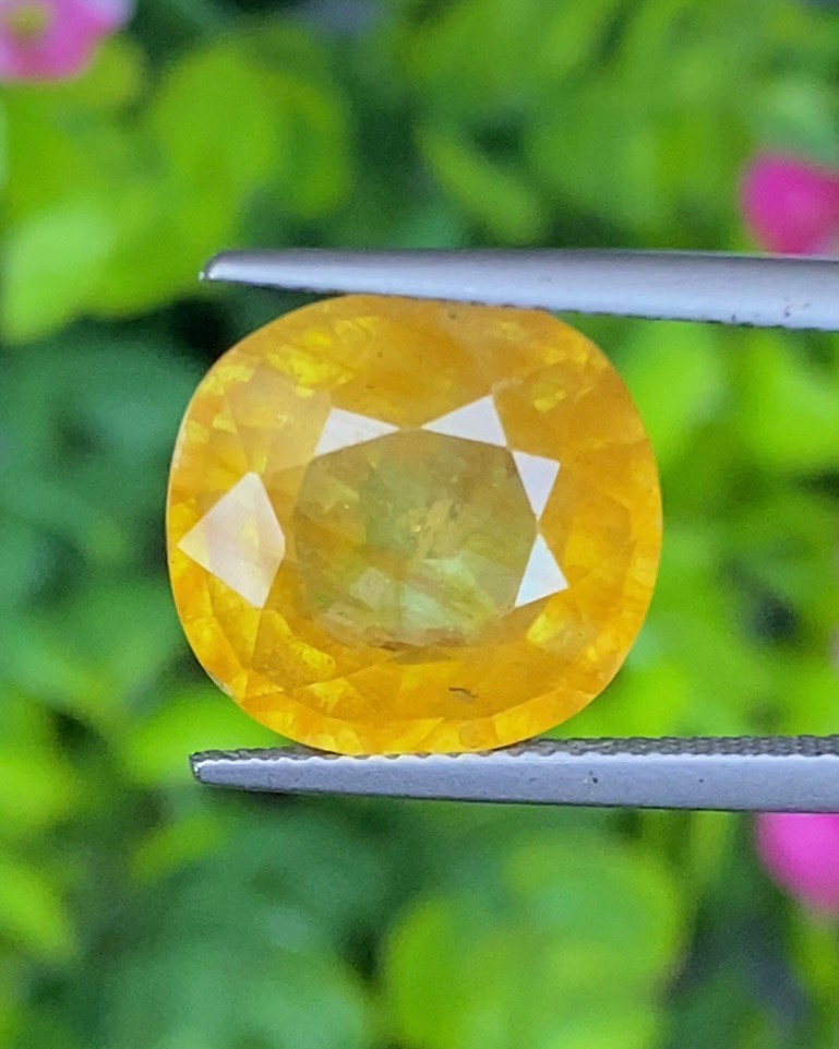 บุษราคัม (Yellow Sapphire)