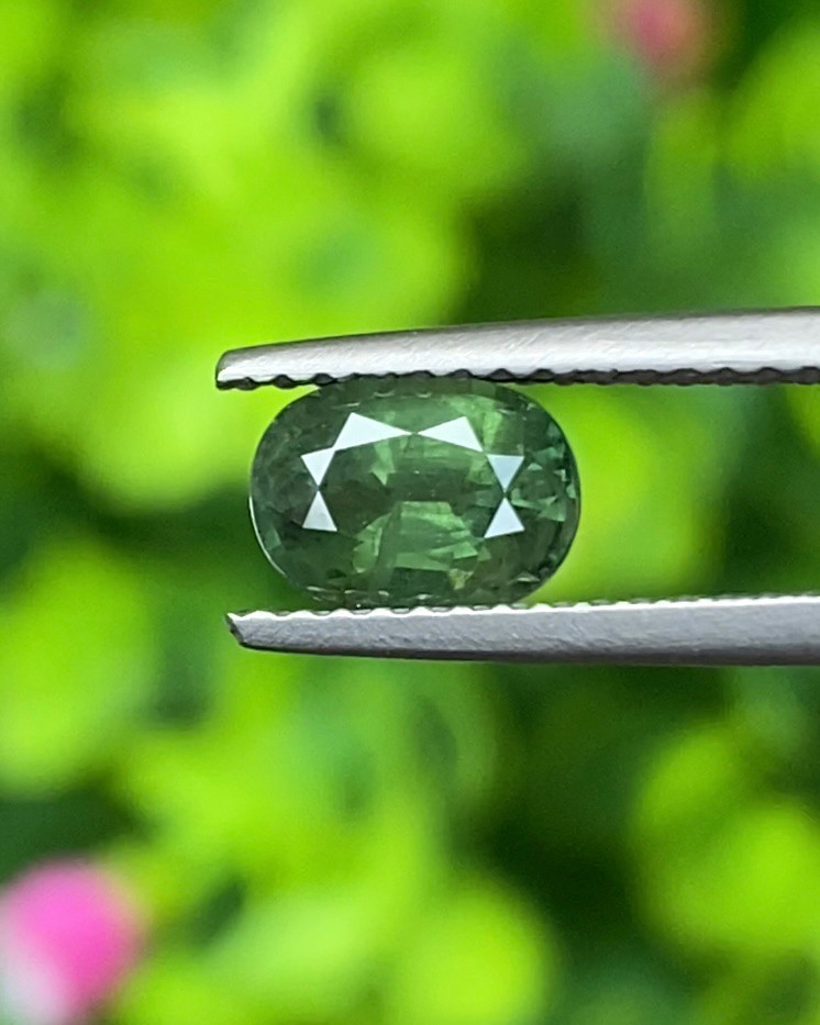 พลอย เขียวส่อง Green sapphire