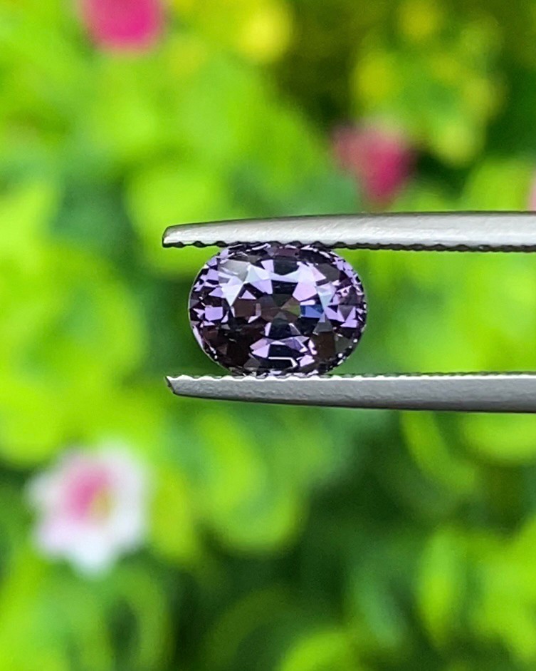 สปิเนล Natural Spinel