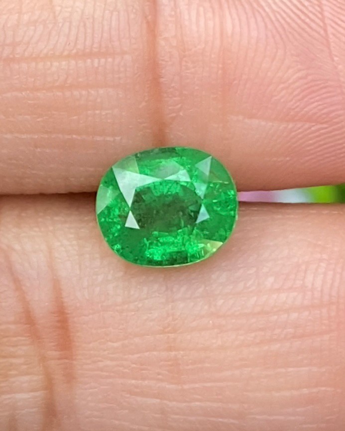 ซาโวไรท์ Tsavorite Garnet