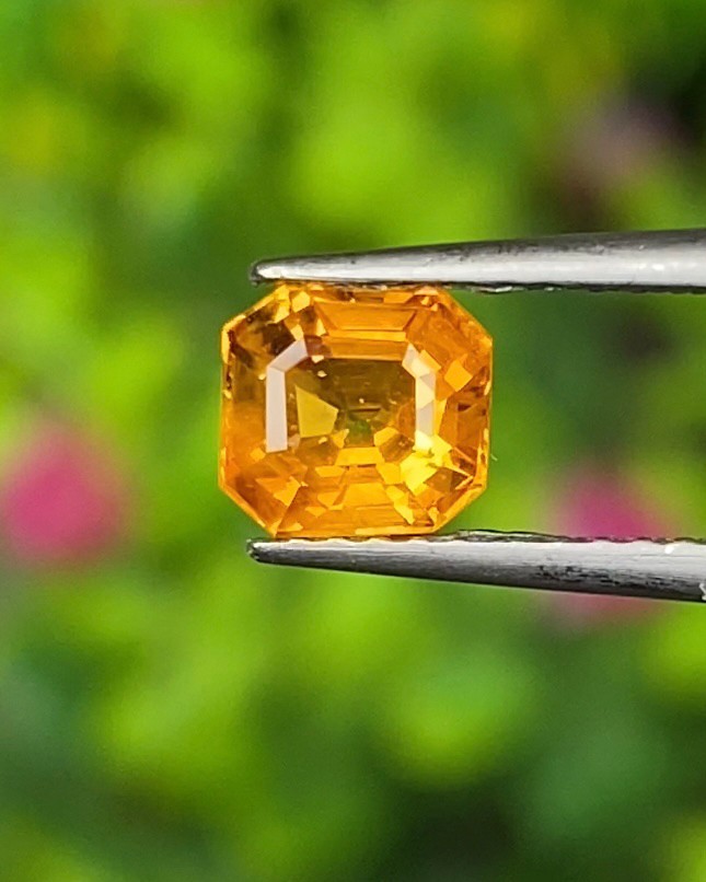 บุษราคัม (Yellow Sapphire)