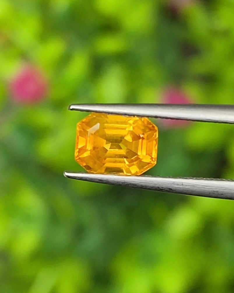 บุษราคัม (Yellow Sapphire)