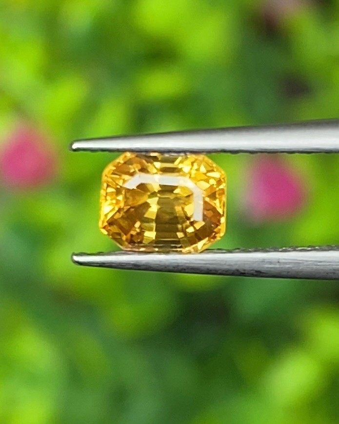 บุษราคัม (Yellow Sapphire)