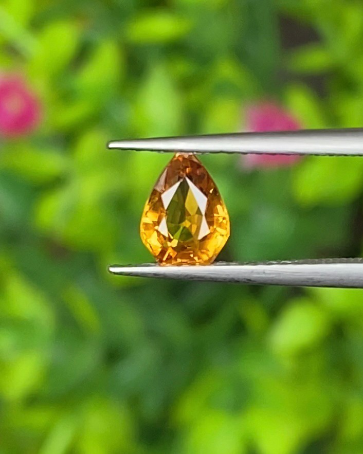 บุษราคัม (Yellow Sapphire)