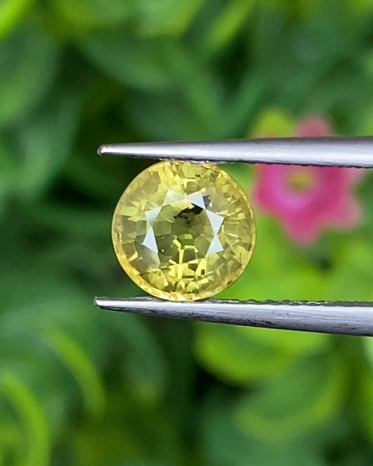 บุษราคัม (Yellow Sapphire)