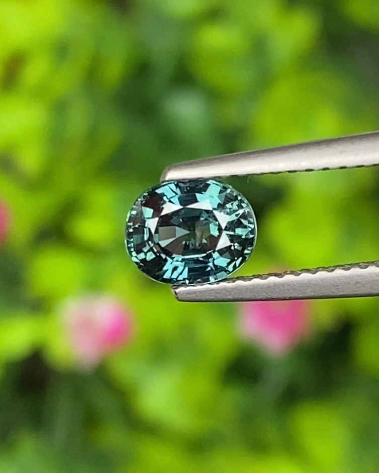 พลอย เขียวส่อง Green sapphire