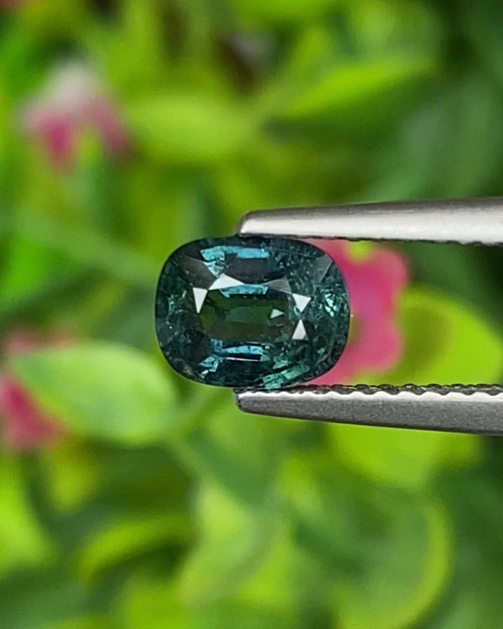 พลอย เขียวส่อง Green sapphire