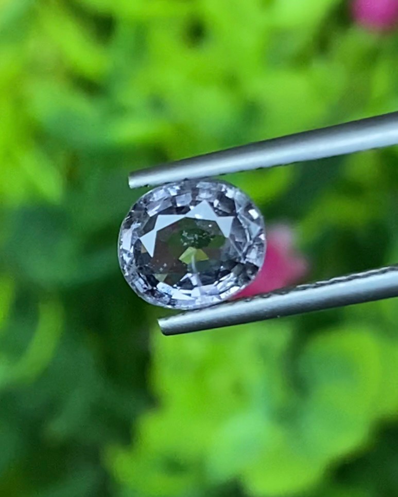 สปิเนล Natural Spinel