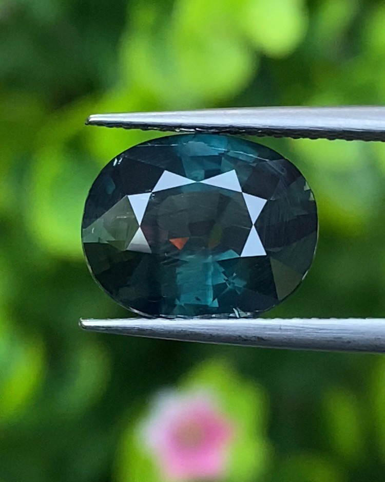 พลอย เขียวส่อง Green sapphire